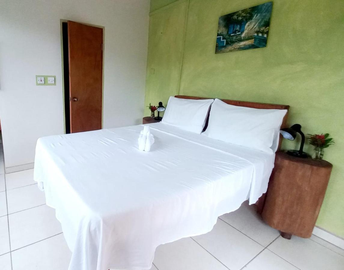 Serenity Lodges Dominica Marigot Exterior foto