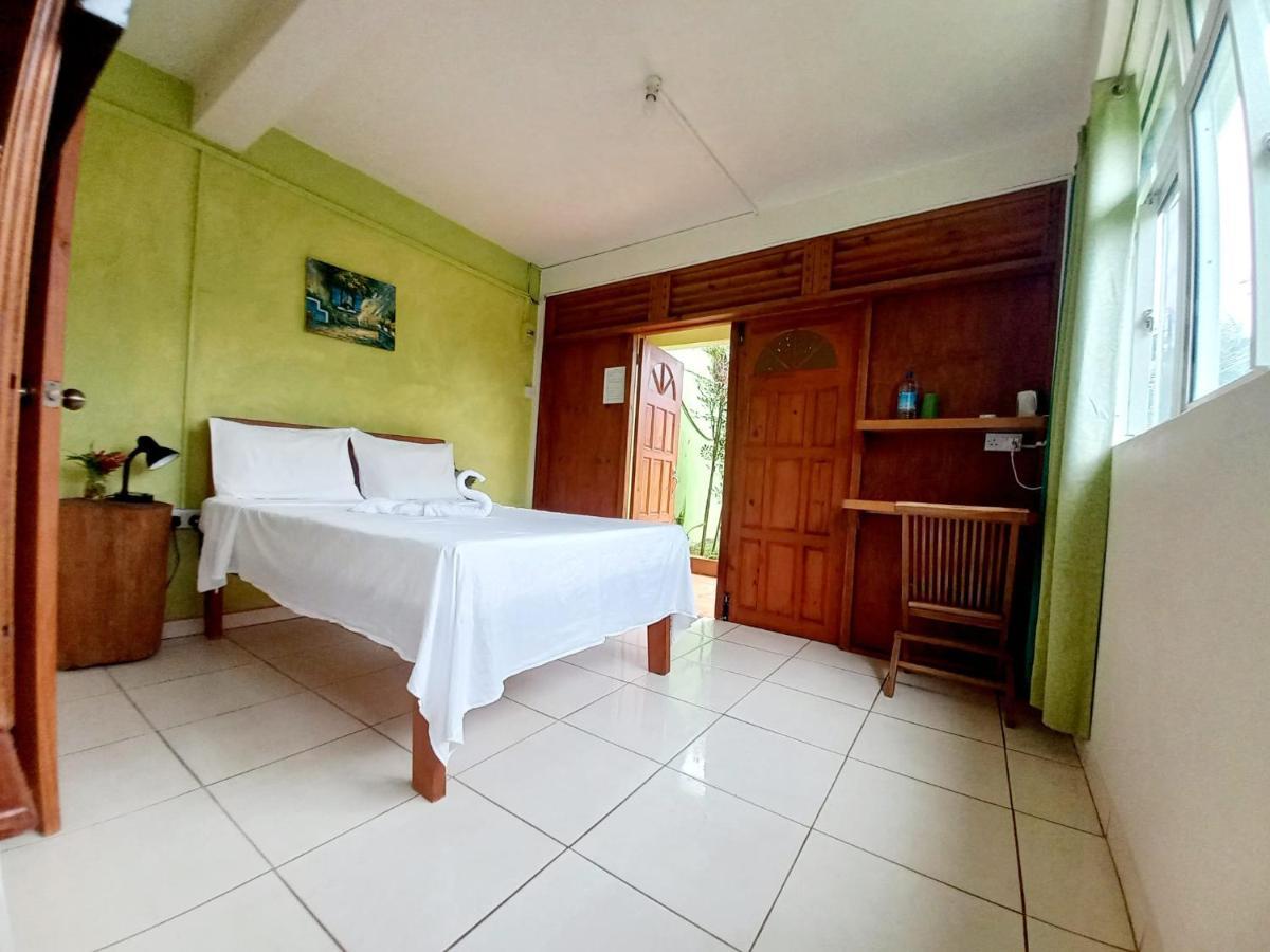 Serenity Lodges Dominica Marigot Exterior foto
