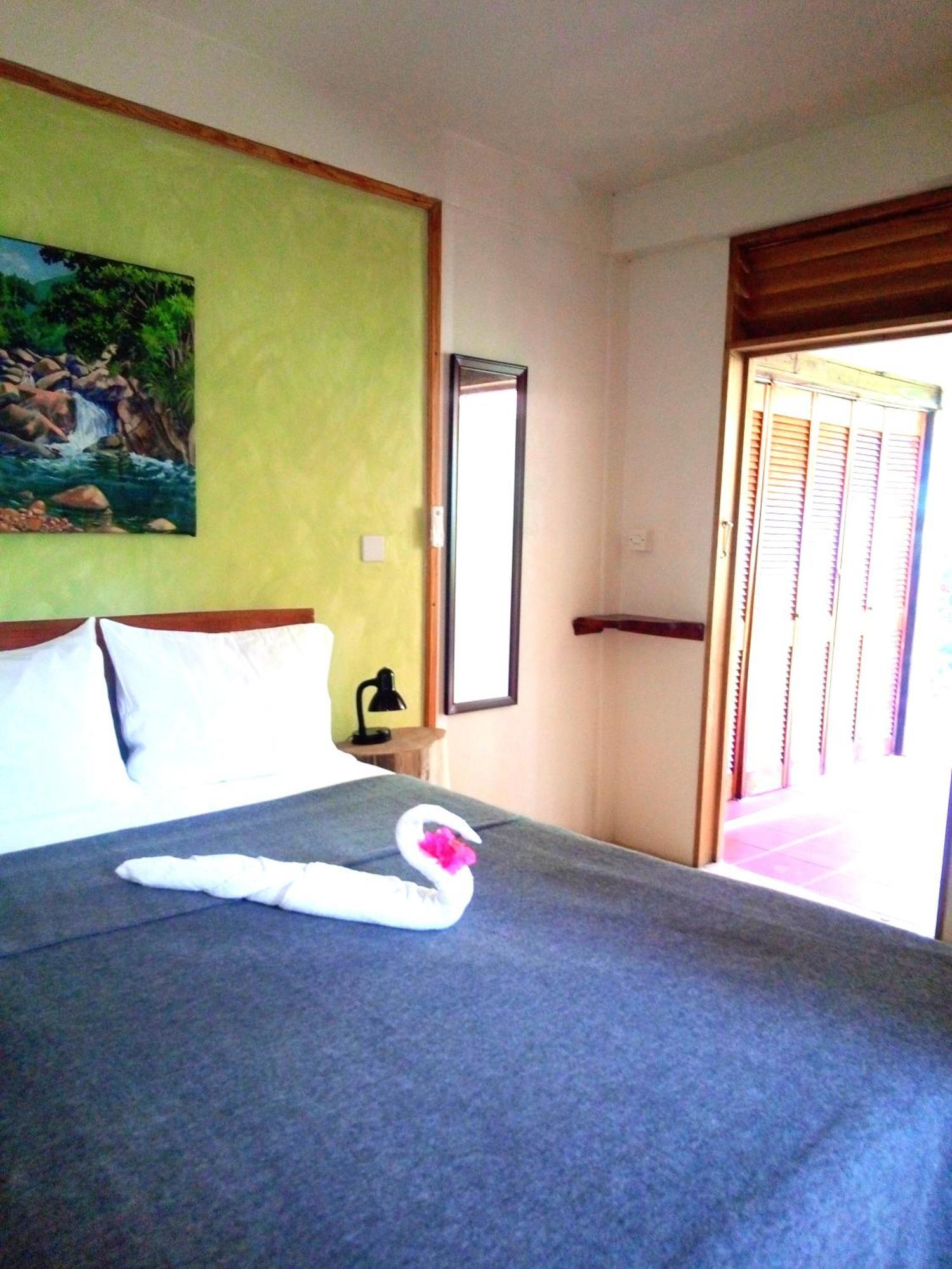 Serenity Lodges Dominica Marigot Exterior foto