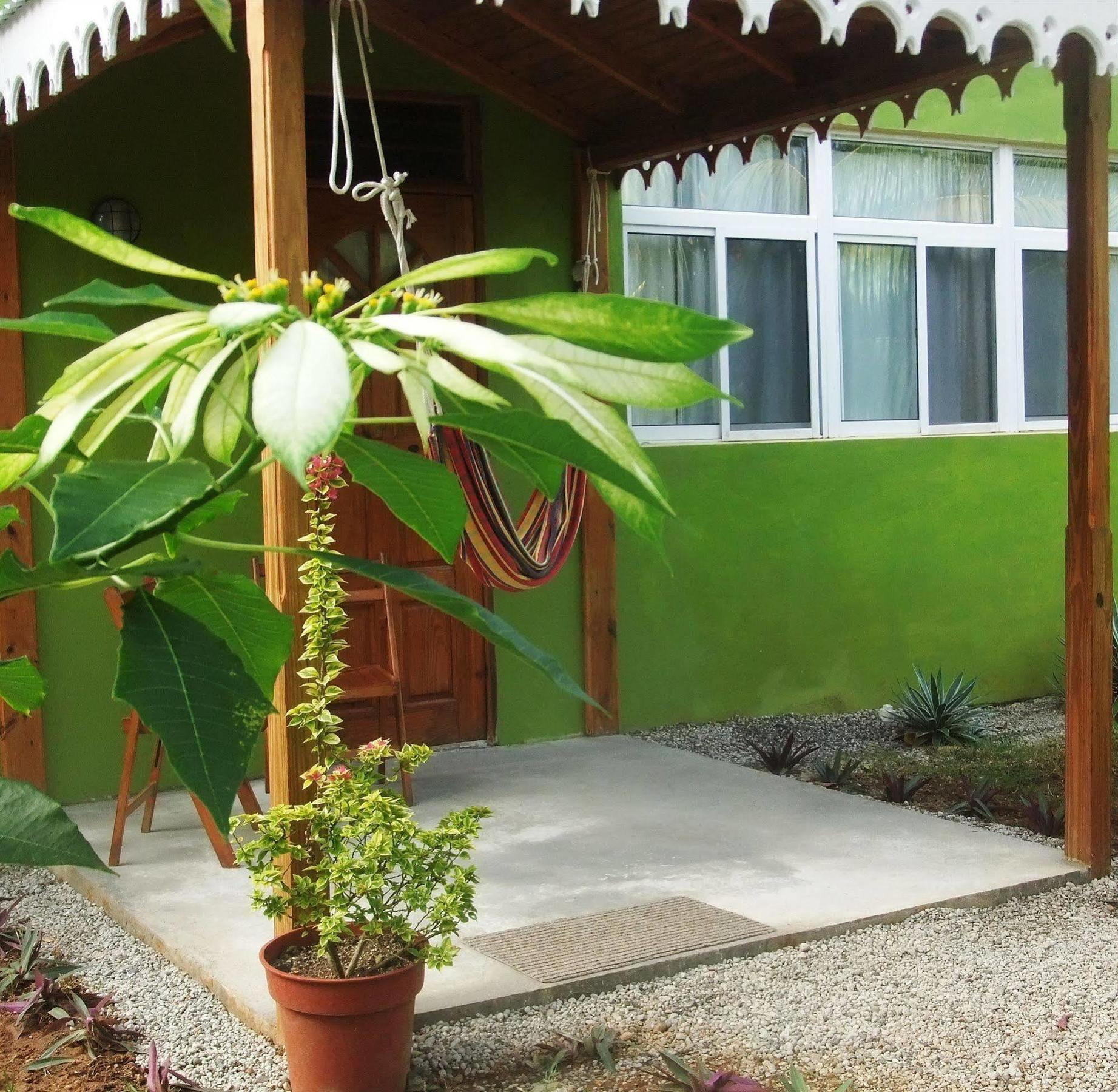 Serenity Lodges Dominica Marigot Exterior foto