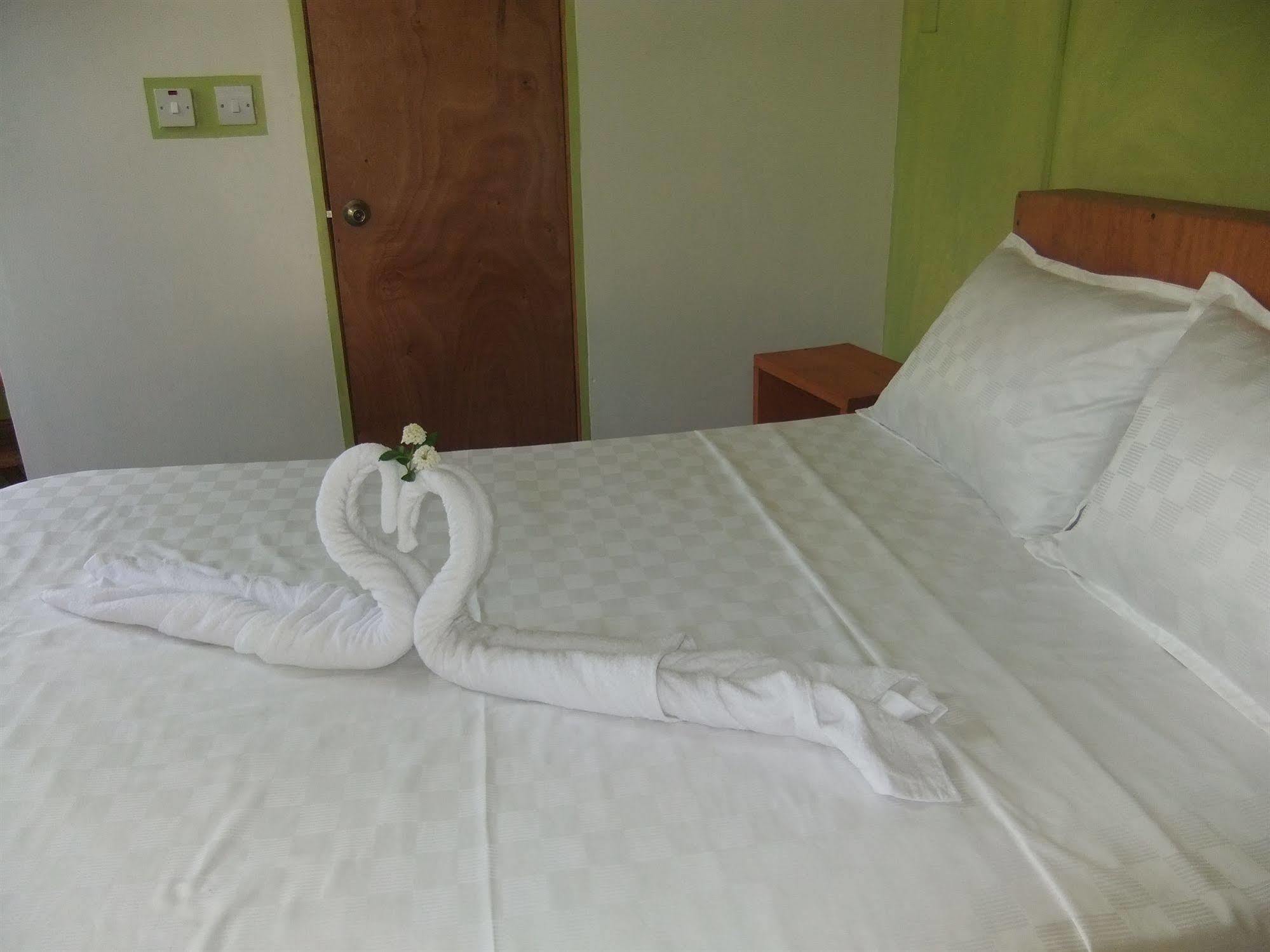 Serenity Lodges Dominica Marigot Exterior foto