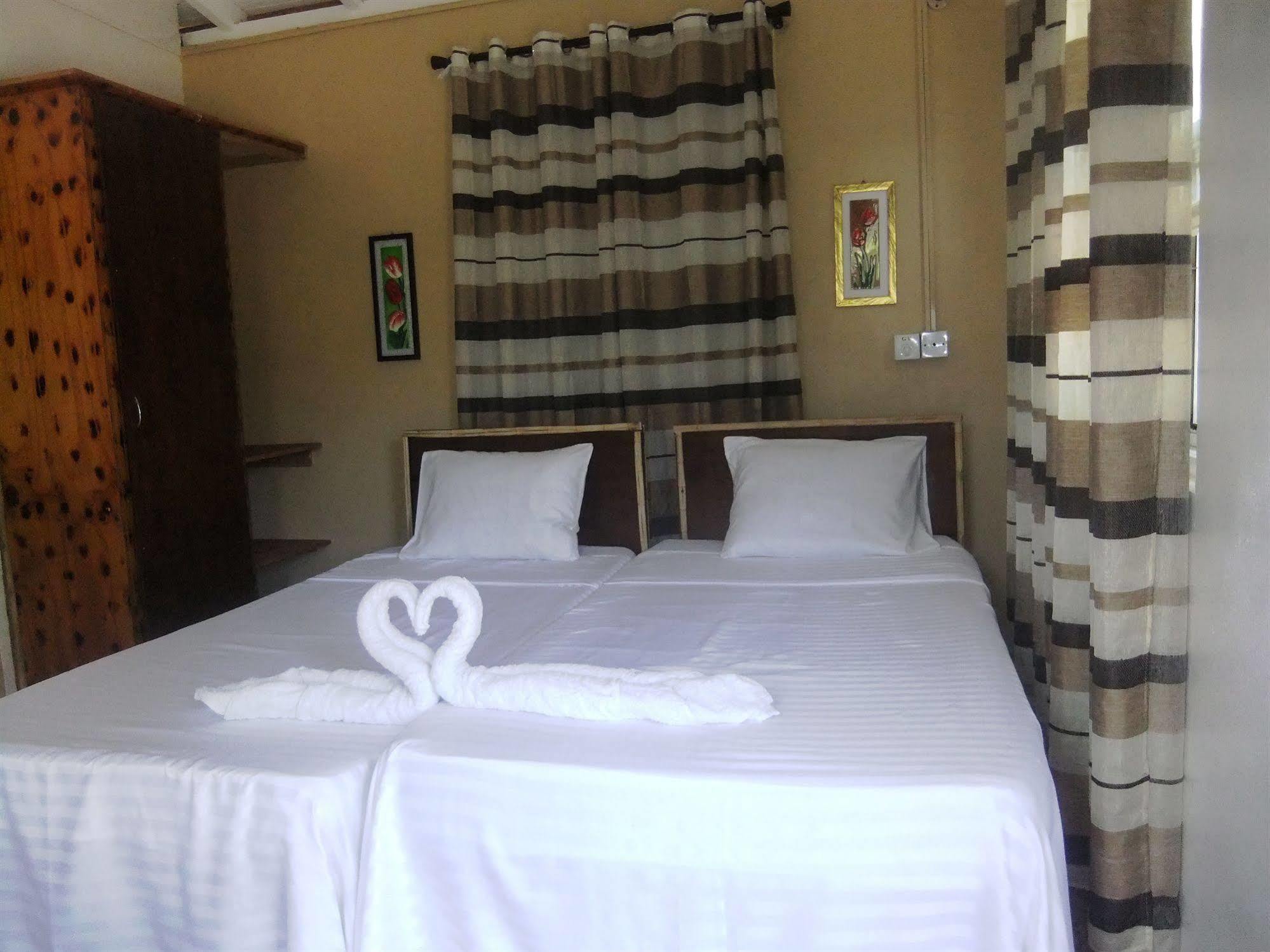 Serenity Lodges Dominica Marigot Exterior foto